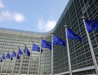 Κομισιόν: «Απαράδεκτη η ρωσική εμπλοκή στα εσωτερικά της Ελλάδος»